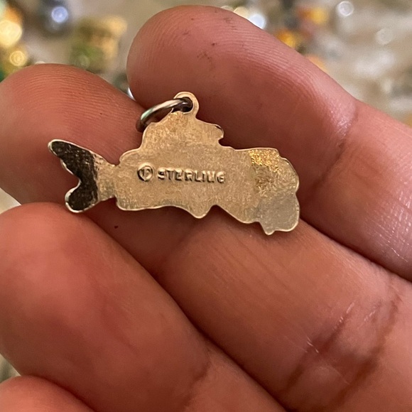 60+ Bundle of Pins, Brooches & Single Earrings - Picture 15 of 16